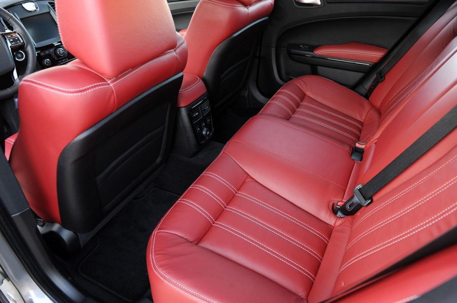  Chrysler 300C S 2012 года  (фото 3 из 46)